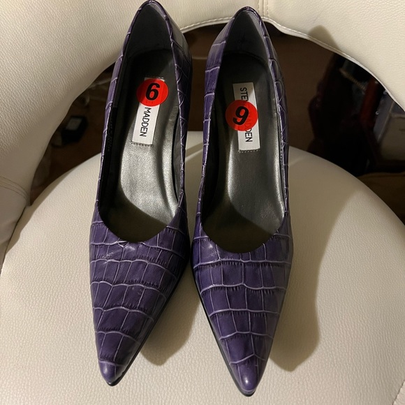 Size 6 Steve Madden leather purple heels - Picture 3 of 7